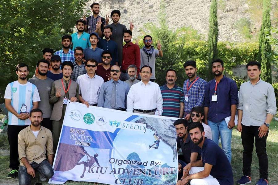 KIU Adventure Club organized a Rock Climbing Training session for the students of KARAKORAM INTERNATIONAL UNIVERSITY. In this event students of KIU, practically learned about the rock climbing skills. The experts guided students about rock climbing. Fifty students of KIU underwent climbing training on Mountain.