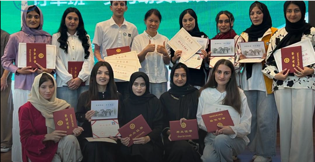 KIU Exchange Students Graduate from Yunnan Forestry Technological College, 12 Receive Merit Certificates